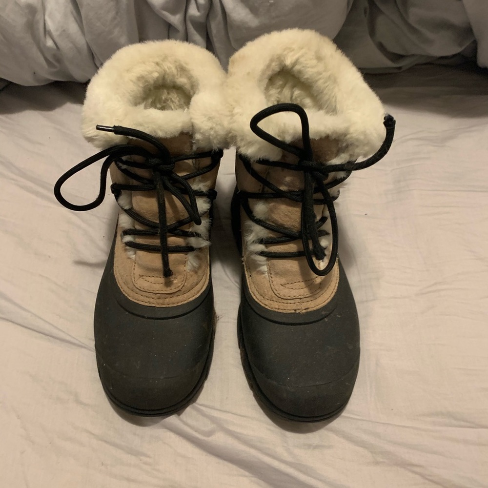 Snow boots